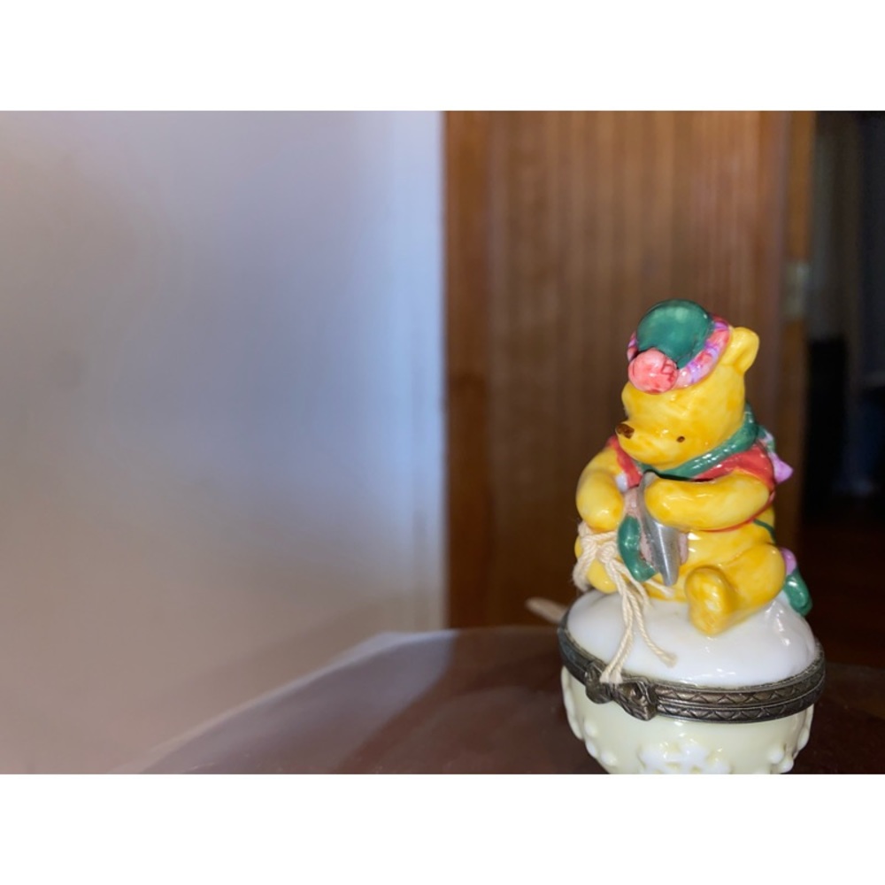 NWT Winter Winnie The Pooh Ring holder✨